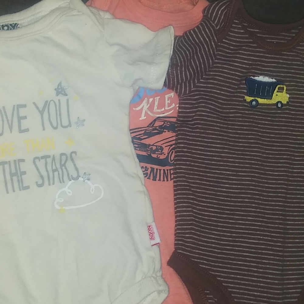 Carter's onesies - Picture 3 of 4